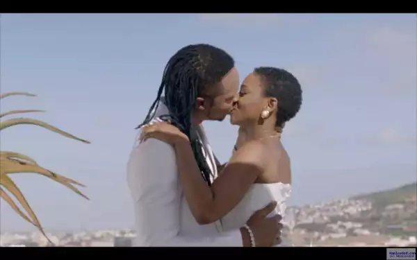 “My Pastor Queried Me After I Kissed Flavour” – Chidinma Reveals
